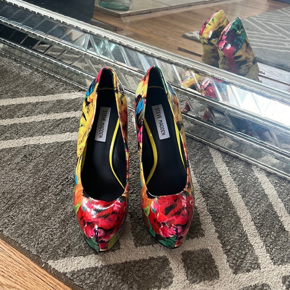Steve Madden multi-colored flower heels
